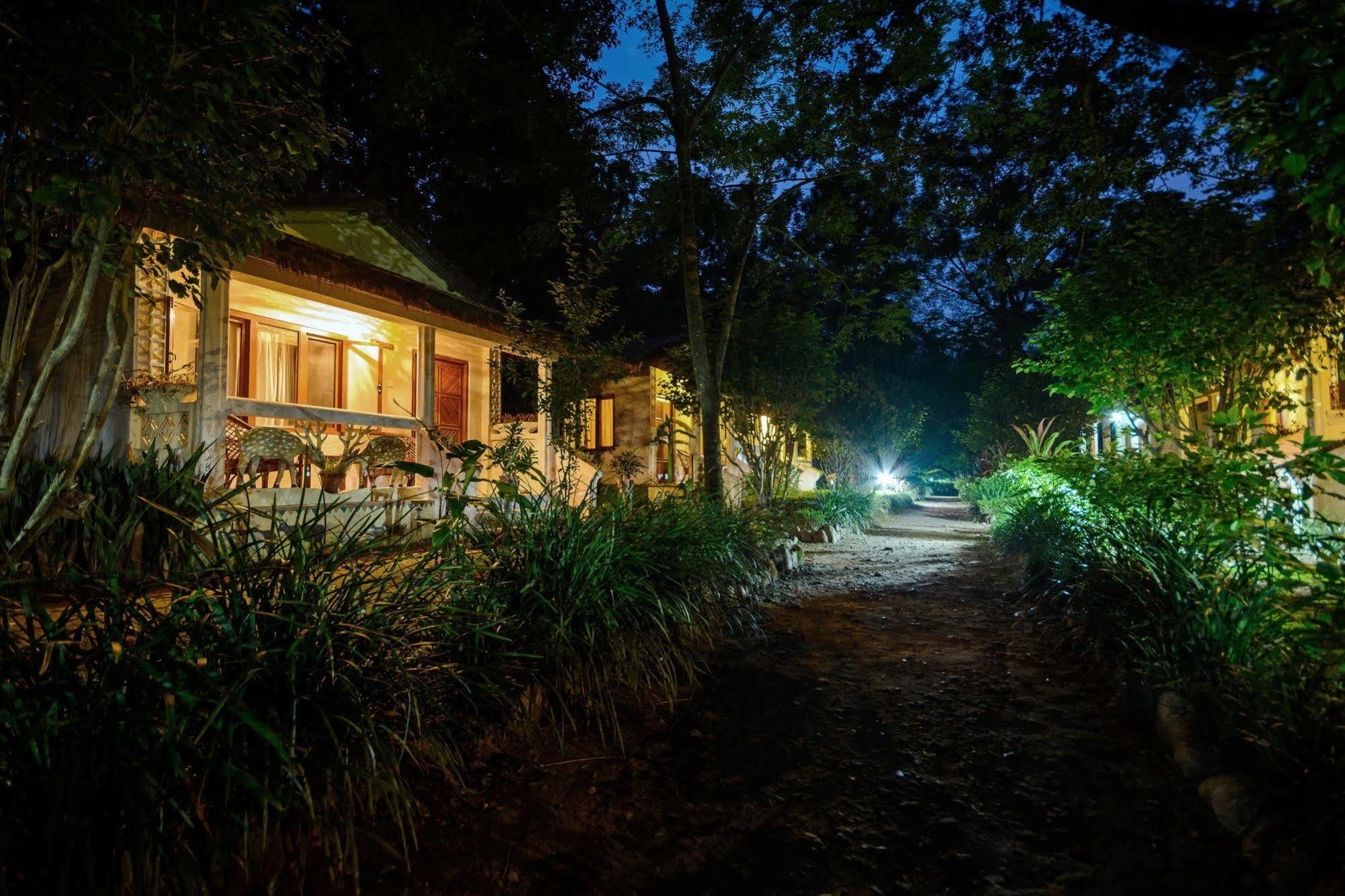 Machan Country Villa Kumarwarti Exterior foto